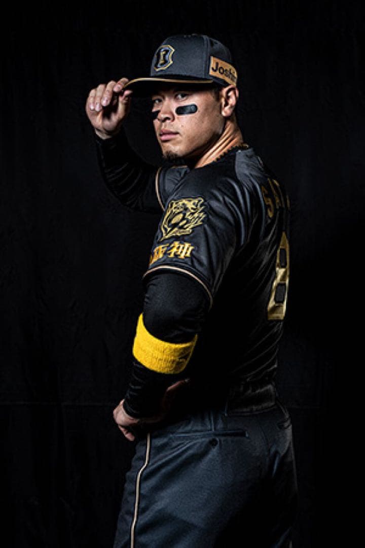 阪神タイガース 佐藤輝明 OSAKA ブラックダイナマイト ユニフォーム O