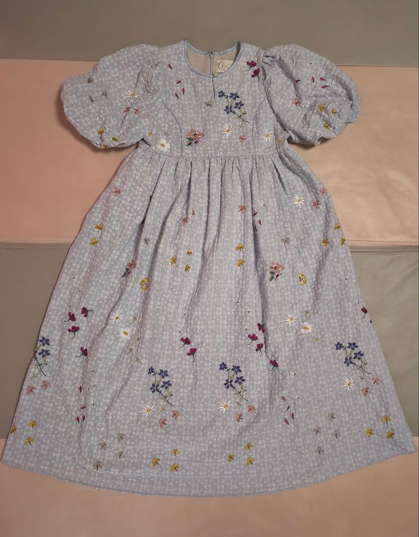 【美品】chesty ジャガード刺繍パフスリーブワンピース トップス合わせで印象を変える♡ ボリュームジャガード刺繍ワンピース