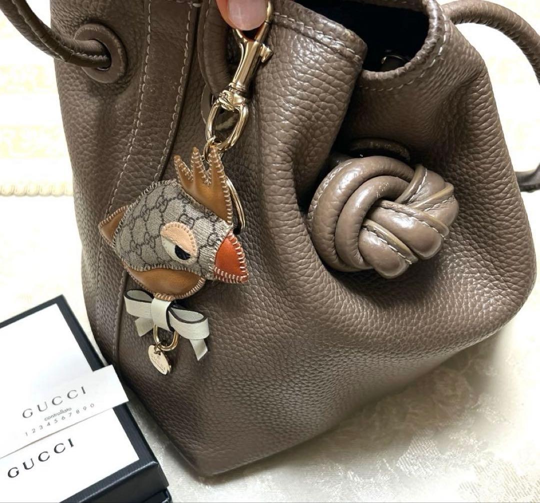 Yumu 様同梱品グッチ パパガッロ オウム バッグチャーム 新品同様