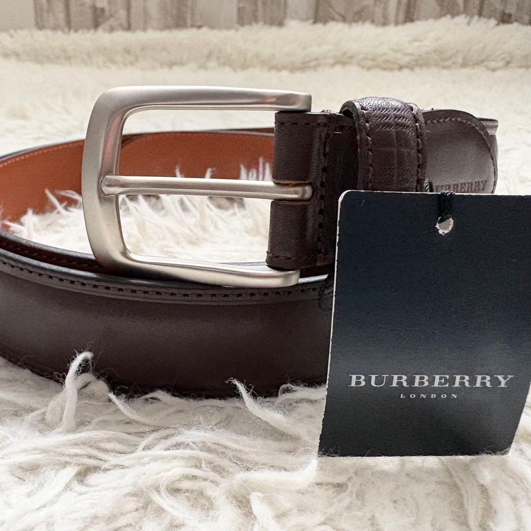 未使用　バーバリー 本革レザーベルト　ブラウン　シルバーバックル　メンズ BURBERRY - BURBERRY バーバリー レザー ベルト ブラウン 本革