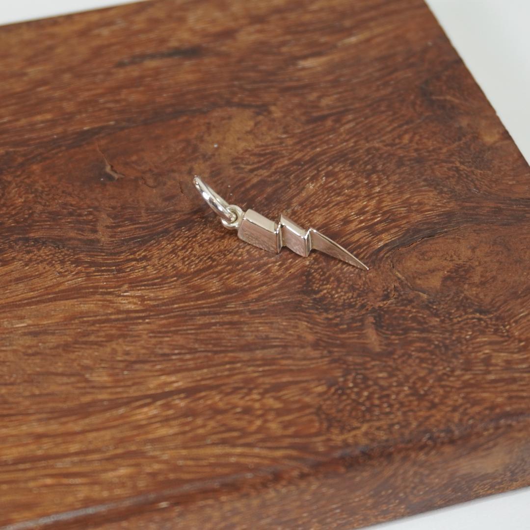 ◇RAOING◇ネックレス トップのみ 閃光 K10 flash - メルカリ