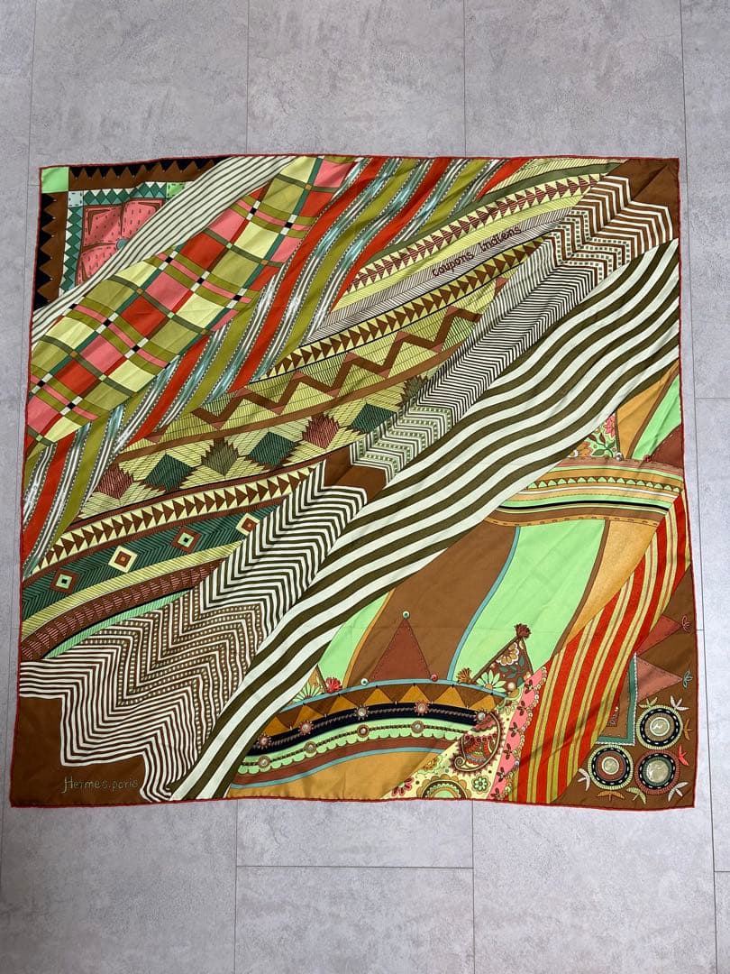 メル子　HERMES 幾何学模様 インドの花 シルクスカーフ 90cm メル子様専用 HERMES 幾何学模様 インドの花 シルクスカーフ 90cm