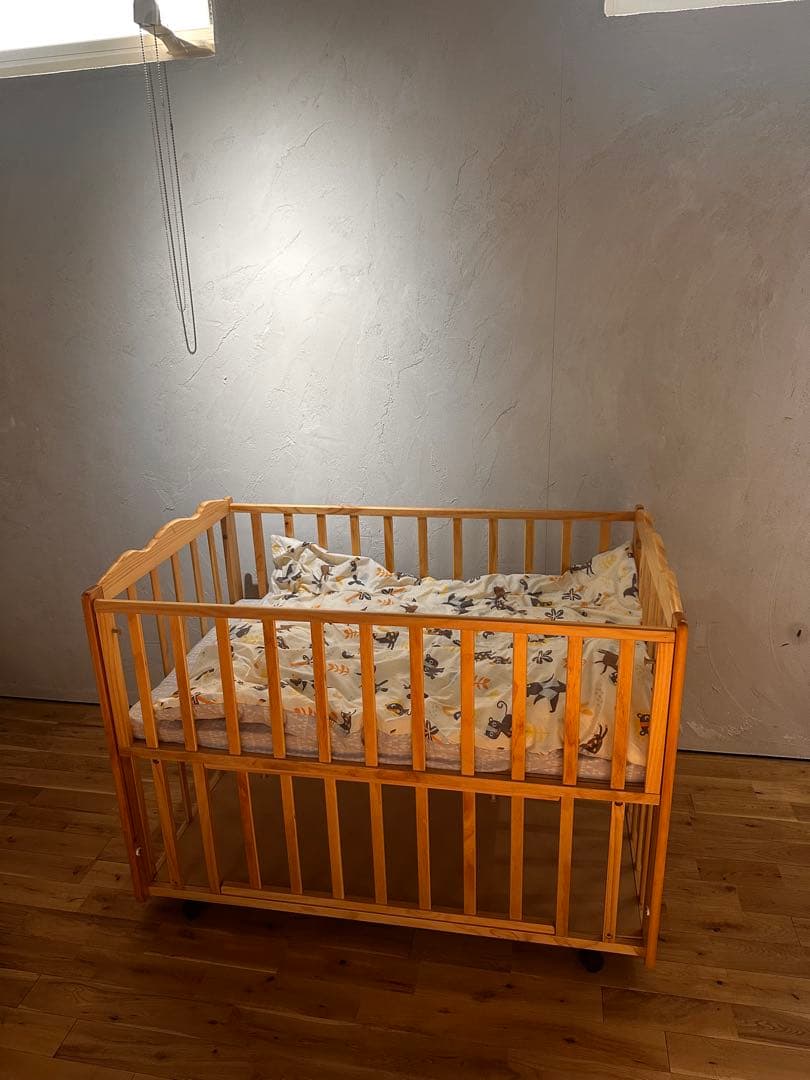 2回のみ使用　大和屋フラルＷオープンすのこベビーベッド　布団、マット付き 2回のみ使用 大和屋フラルWオープンすのこベビーベッド 布団、マット