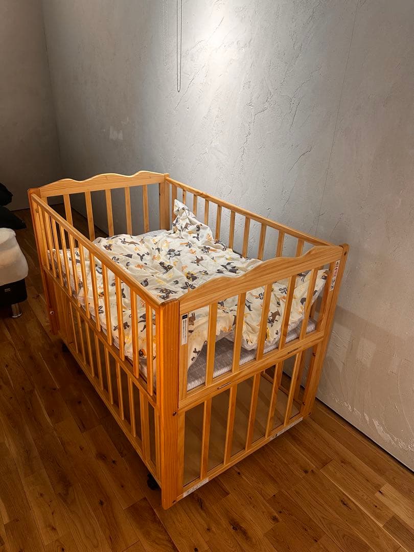 2回のみ使用 大和屋フラルWオープンすのこベビーベッド 布団、マット