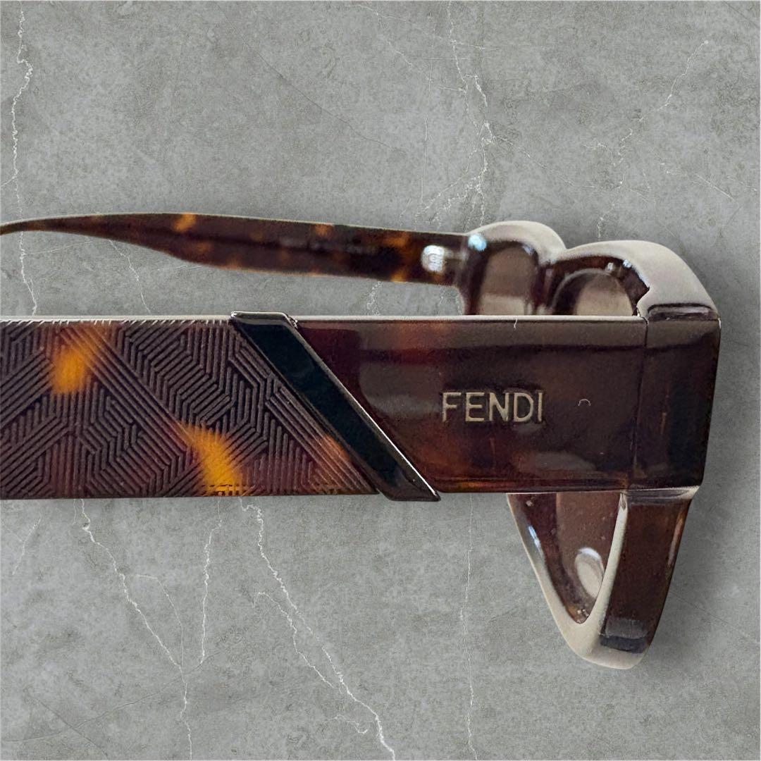 FENDI フェンディ ブラウン サングラス FE40157 - メルカリ