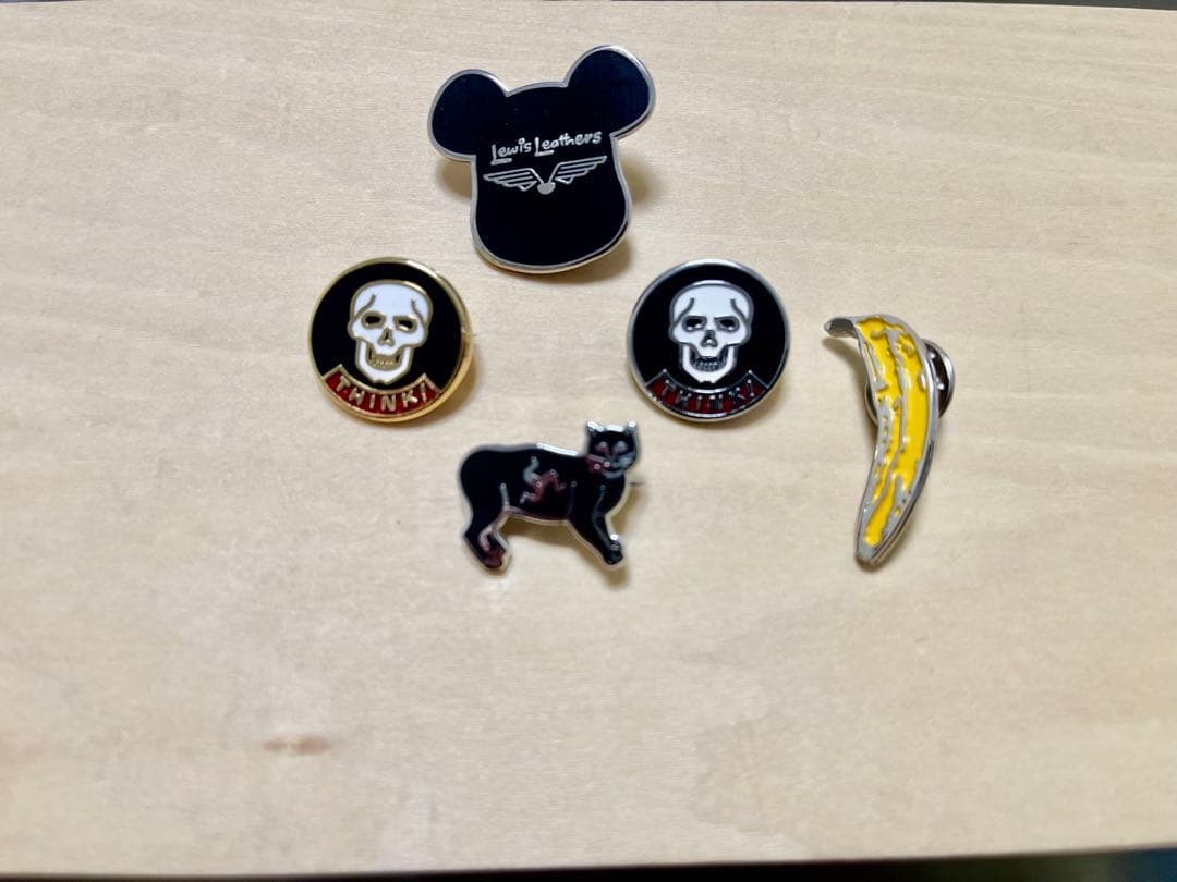 ルイスレザー ピンバッジBE@RBRICK コラボ AVIAKIT - メルカリ