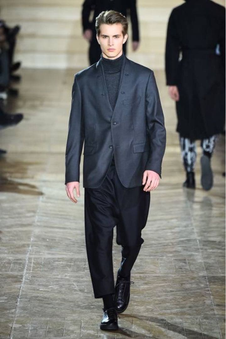 ISSEY MIYAKE MEN〈イッセイミヤケメン〉　ノーカラージャケット Introducing Items “SUAVE” – ISSEY MIYAKE ONLINE STORE