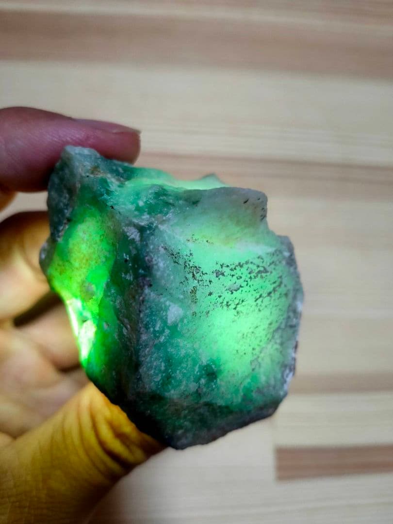 翡翠　原石 糸魚川翡翠 原石 磨き 346g｜国産天然石 原石 通販キラリ石