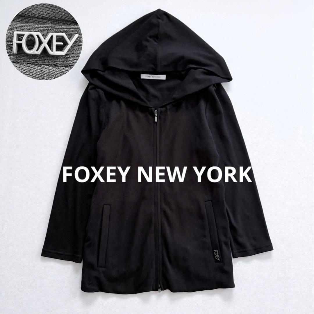 美品✨フォクシー ロゴプレート付きジップアップパーカー ストレッチ