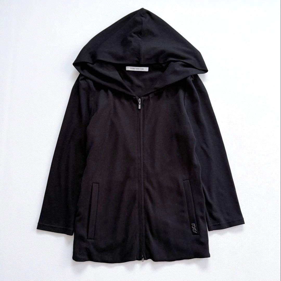 美品✨フォクシー ロゴプレート付きジップアップパーカー ストレッチ