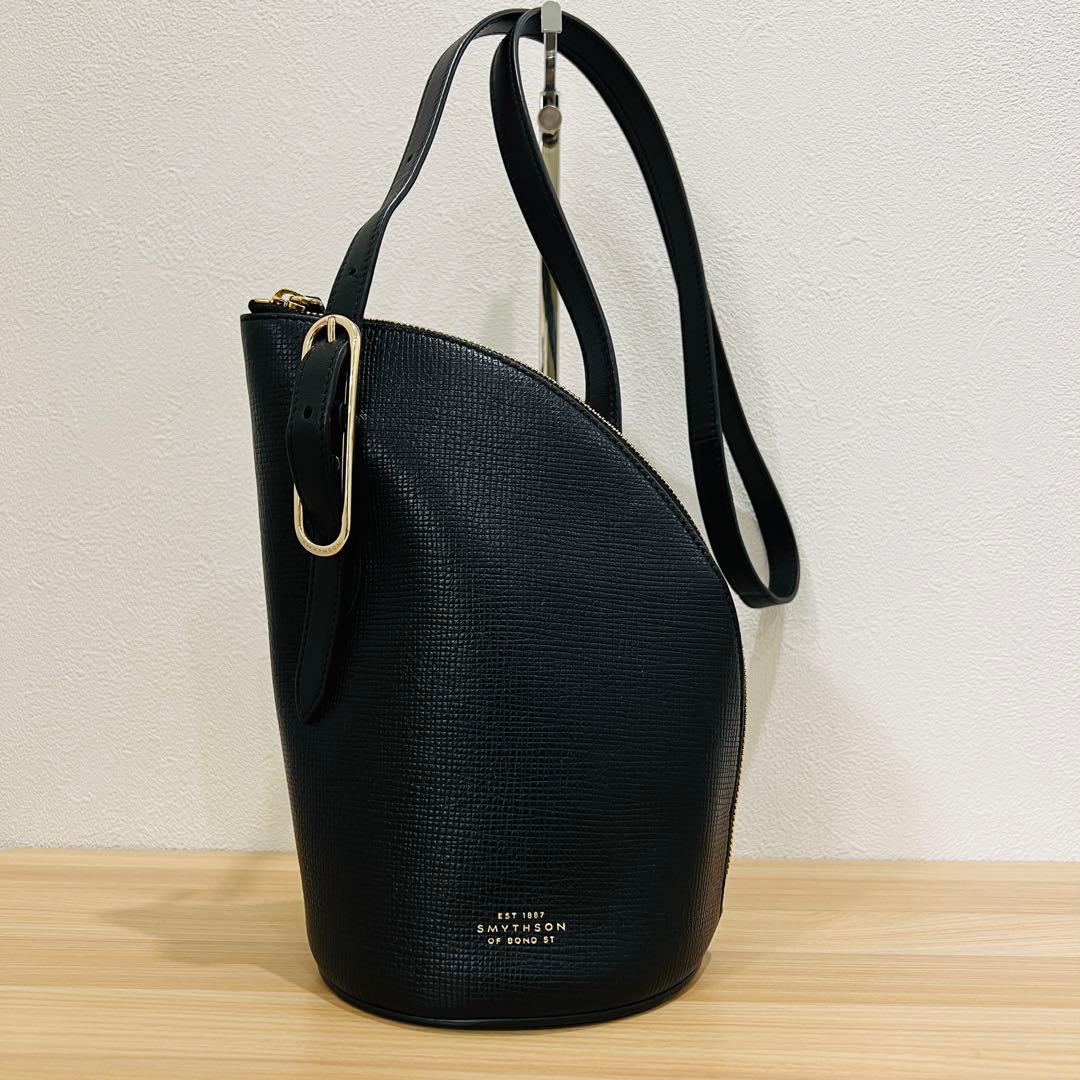 スマイソン ショルダーバッグ 黒 レザー クォータームーン クロス