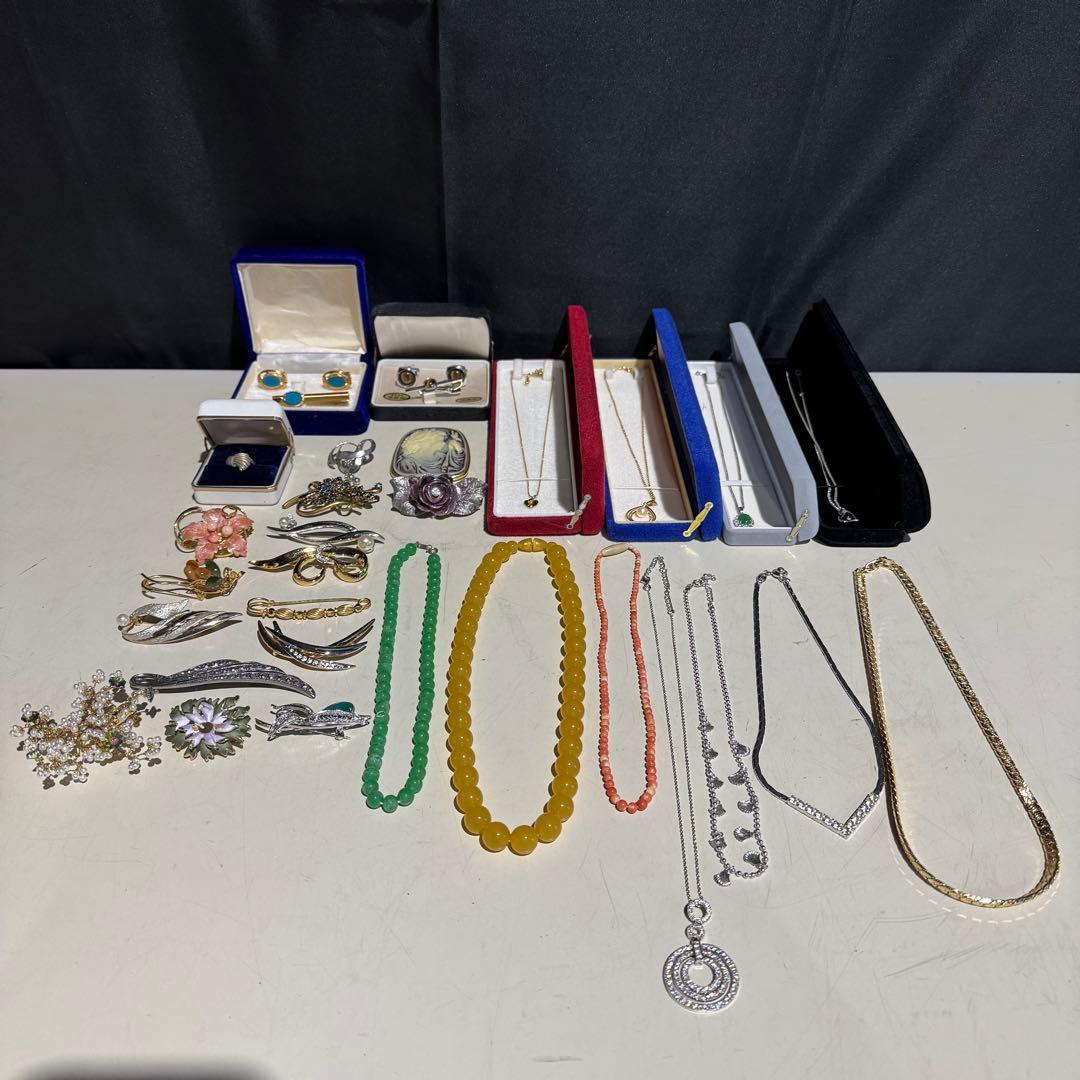 ★ アクセサリー　まとめ売り　遺品整理　生前整理 ネックレス　ブローチ　など 遺品整理・生前整理品】 アクセサリーセット ネックレス ピンネクタイ