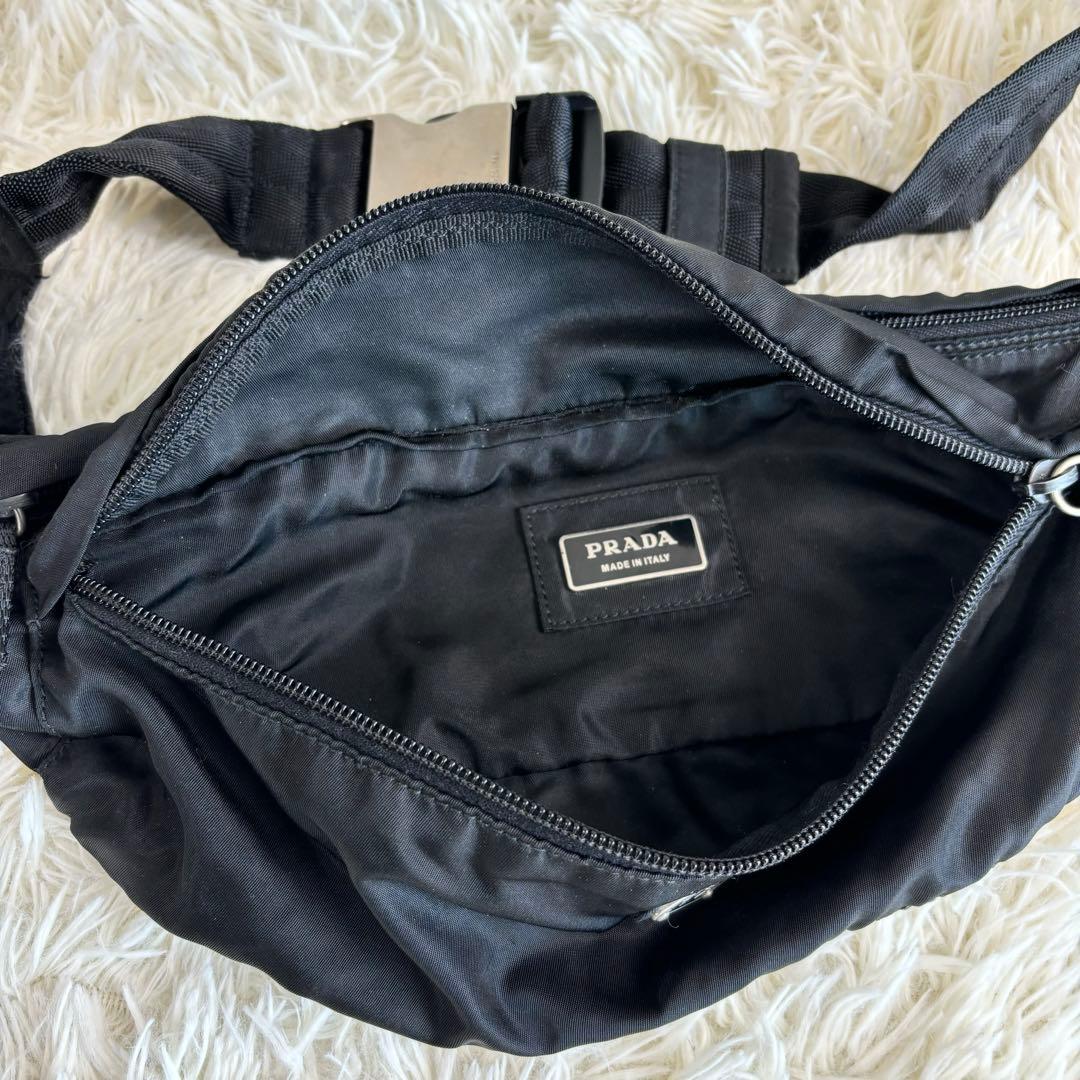 PRADA プラダ 三角ロゴプレート ポコノ ナイロン ボディバッグ