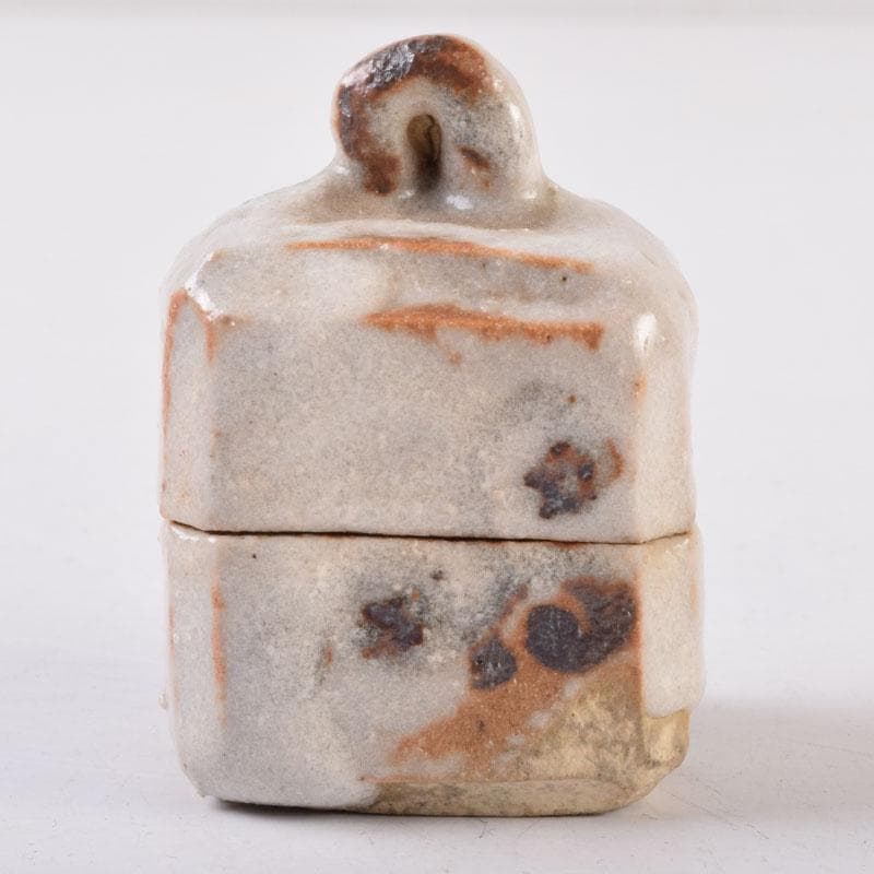 茶道具 志野焼 春恭作 花文 香合 共箱 C 8471 - メルカリ