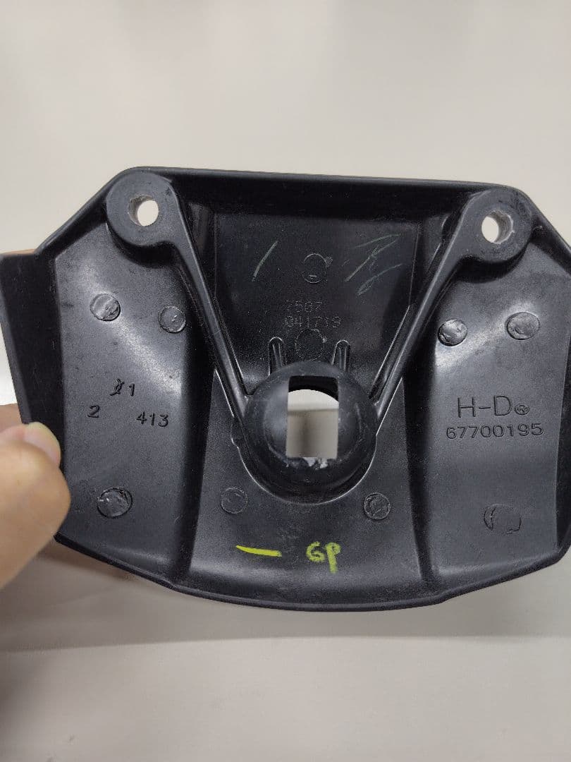 ハーレー スポーツスター XL1200NS 純正 ビキニカウル ボルト2本欠品