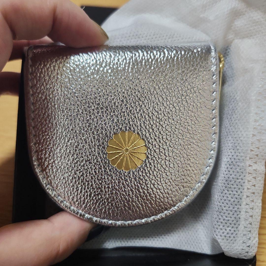 新品】皇居菊の御紋 馬蹄型 コインケース 財布 小銭入れ 牛革 銀