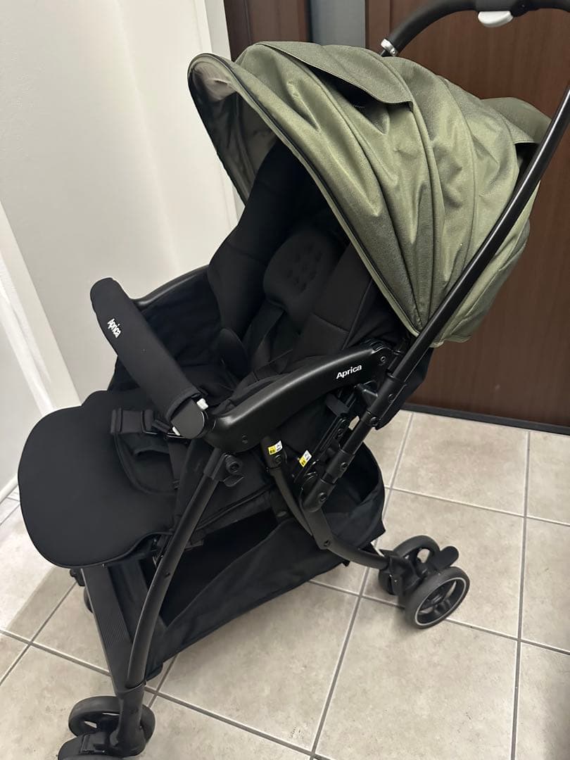 極美品 アップリカ ラクーナクッション AG 2024年4月モデル ベビーカー