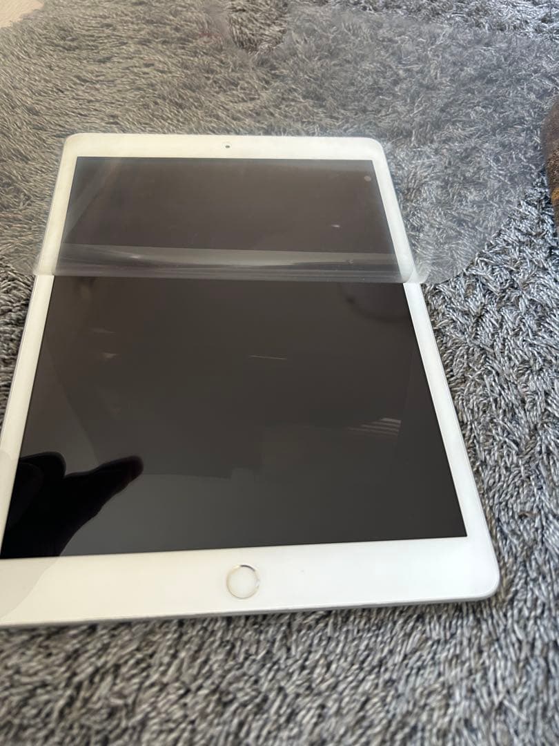 Apple iPad シルバー 本体　第7世代　32GB Wi-Fiモデル iPad Wi-Fi 32GB - シルバー（第7世代） [整備済製品] - Apple（日本）