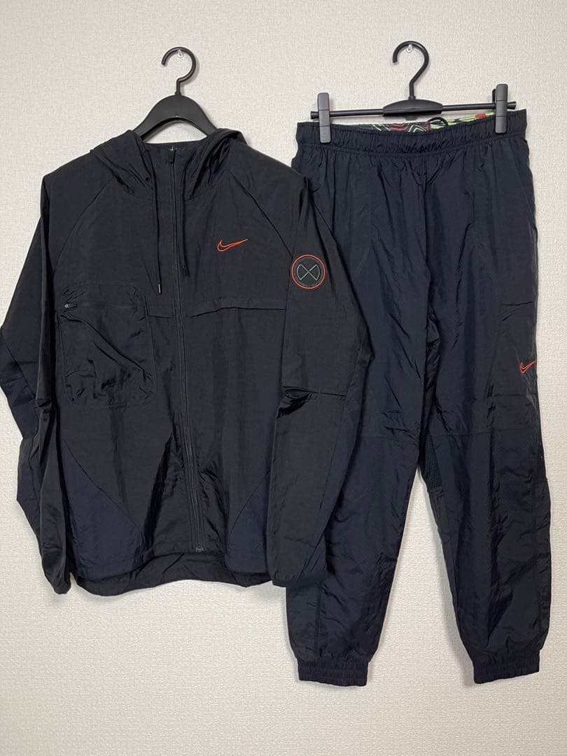 NIKE セットアップ ウィンドブレーカー 即完売品 Lサイズ！ NIKE】ロゴ ウィンドブレーカー 上下セット ブラック/送料無料 (Nike