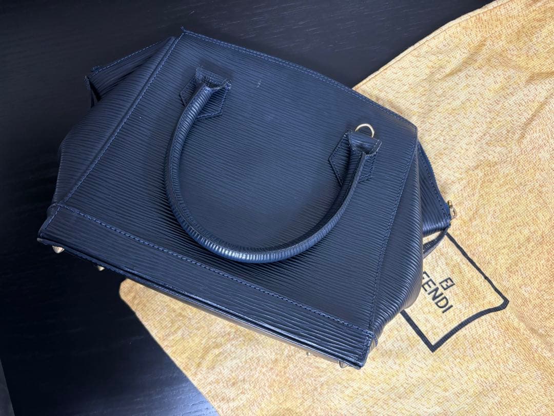 FENDIバッグ 2WAY ショルダーバッグ レザー ネイビー FENDI フェンディ ショルダーバッグ 2way サークルロゴ ゴールド金具