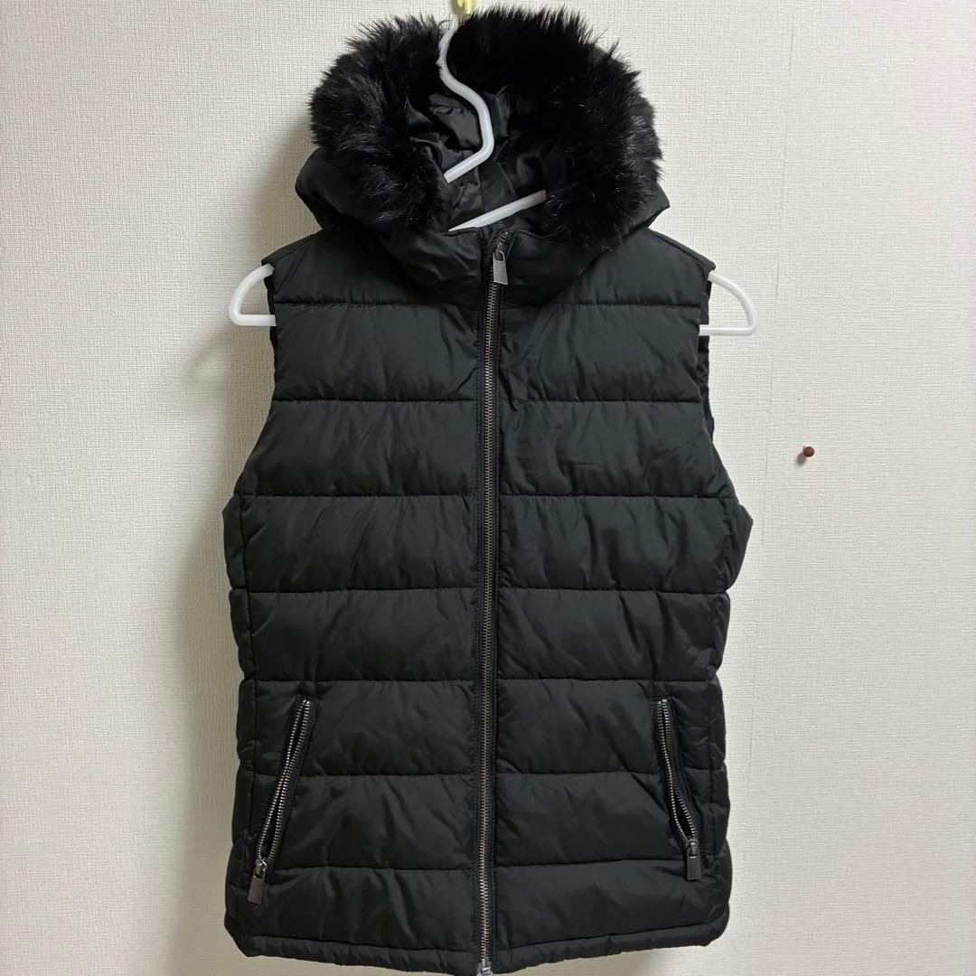 超美品✨️】GAP ブラック ファーフード付き 短丈キルティングベスト S