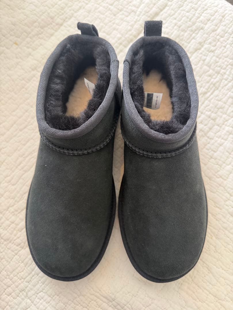 UGG クラシックウルトラミニ　24 新品未使用　ブラック UGG Australia（アグオーストラリア） ブーツ 「UGG」クラシック