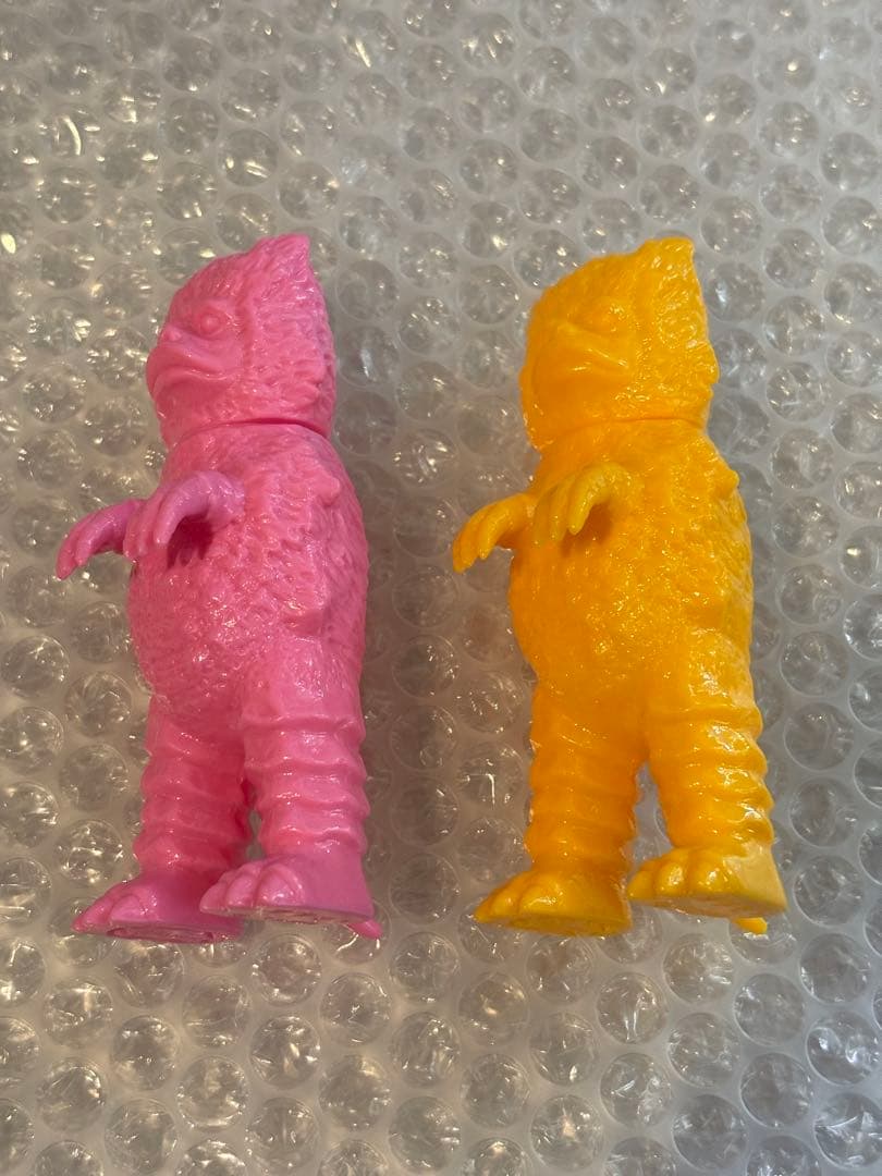 大ブルマァク展 ガラモン ピンク & イエロー ソフビ - メルカリ