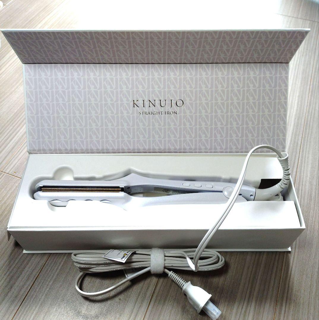ほぼ未使用／KINUJO　絹女　ストレートヘアアイロン　ホワイト 楽天市場】【公式限定ガイドブック付き】 絹女～KINUJO～ キヌージョ