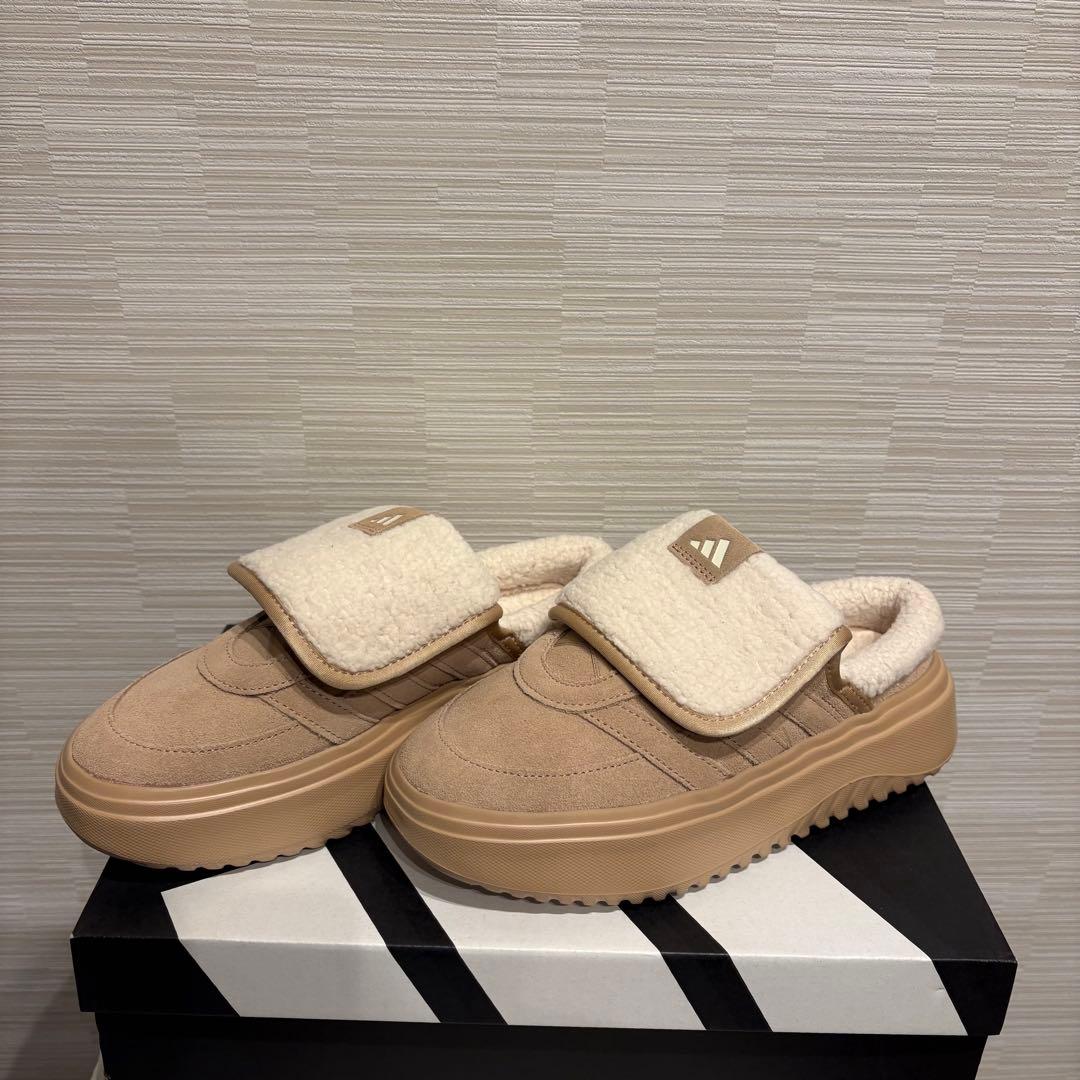 【新品】23.0cm 韓国限定　アディダス　グランドコートミュール　ボアサンダル