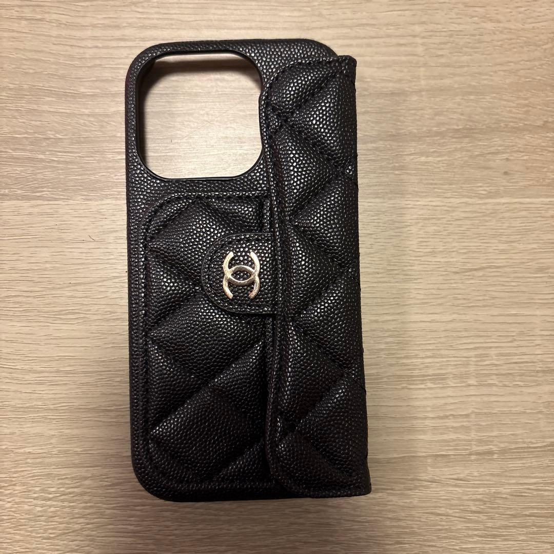 Chanel 黒 キルティング iPhone15Proケース - メルカリ