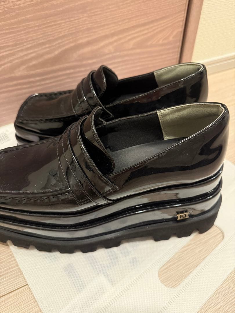 Darich エナメルプラットフォームローファー M - メルカリ