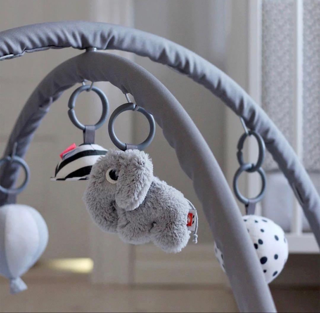 新品同様 ダンバイディア アクティビティプレイマット ベビージム 北欧