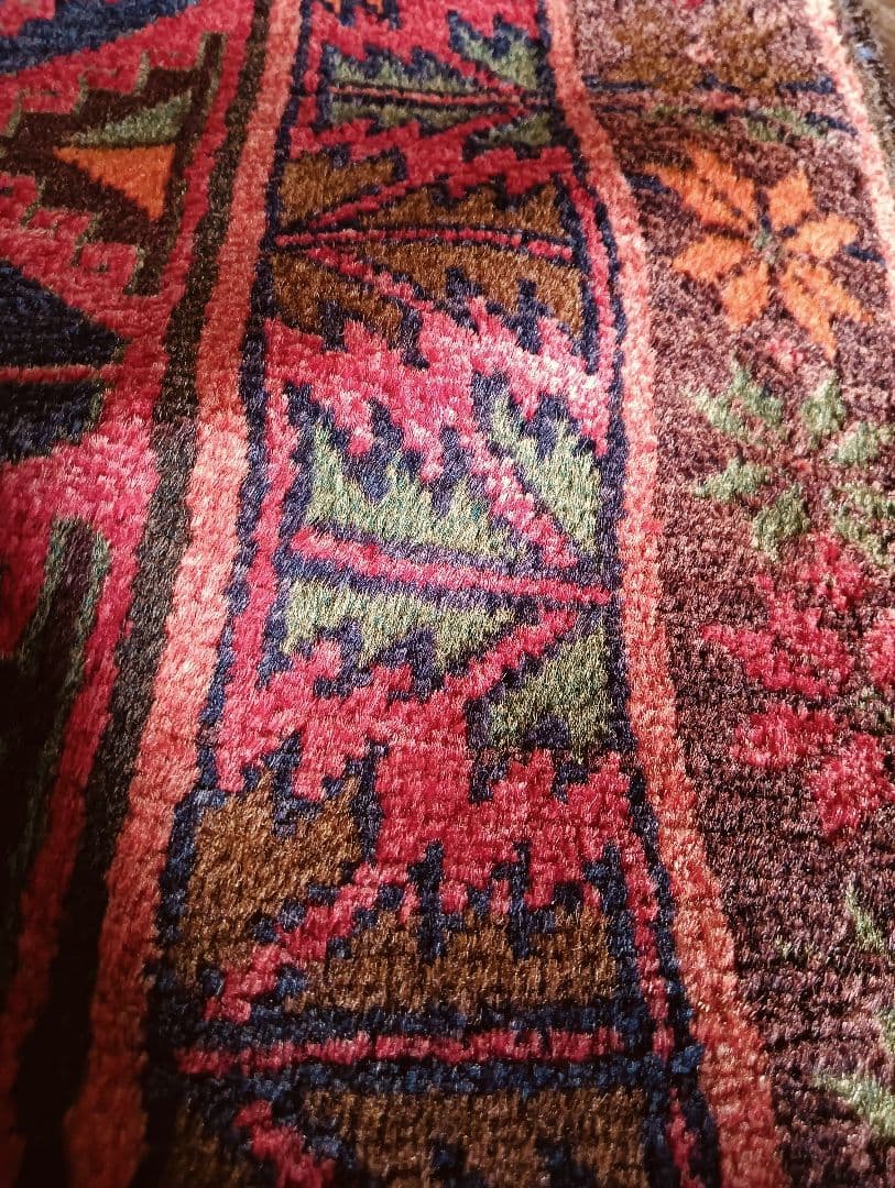 専用です。5.5kg 上質ウールのタイマ二族のトライバルラグ　バルーチ