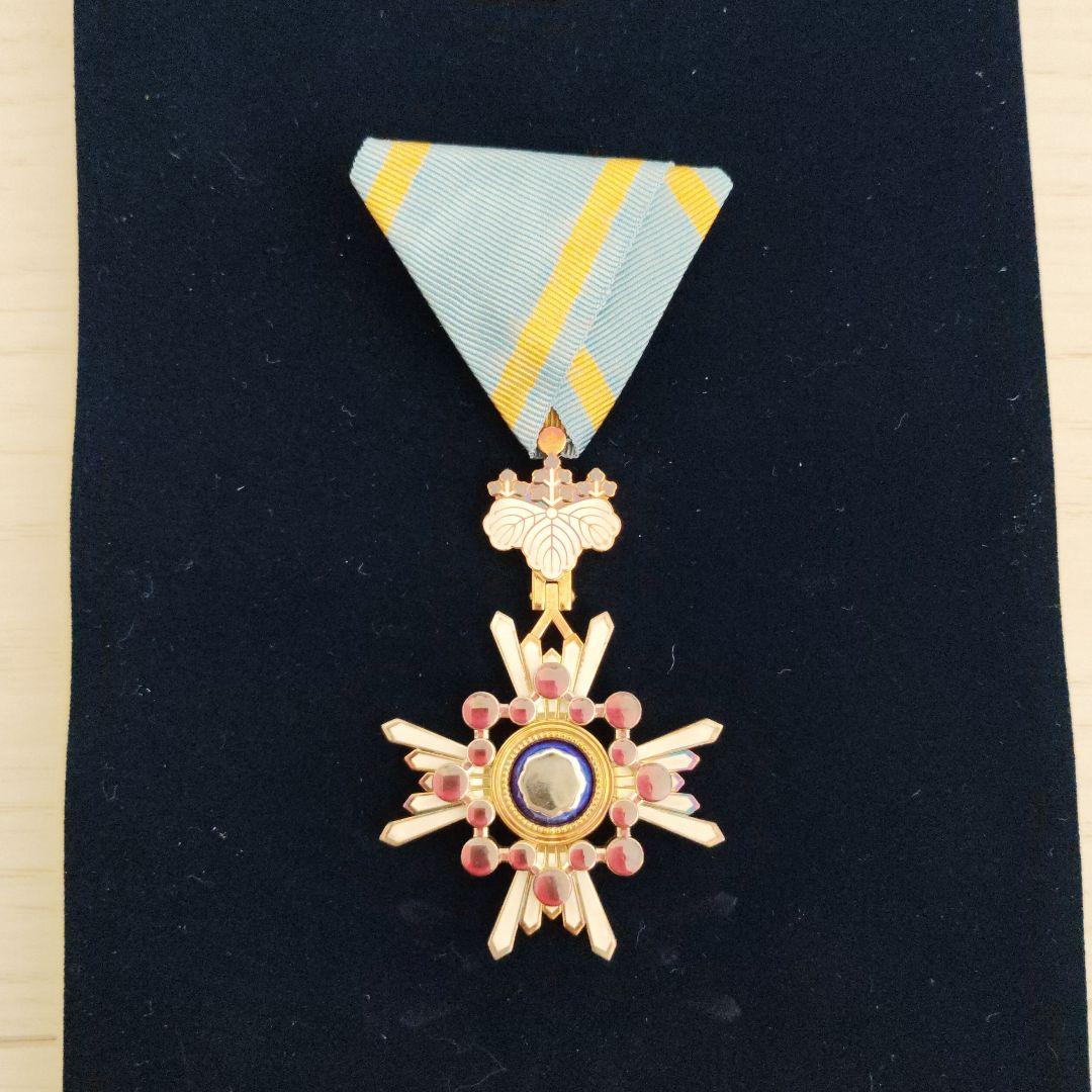 めだかの学校様専用瑞 宝章 金色星型勲章 リボン付き - メルカリ