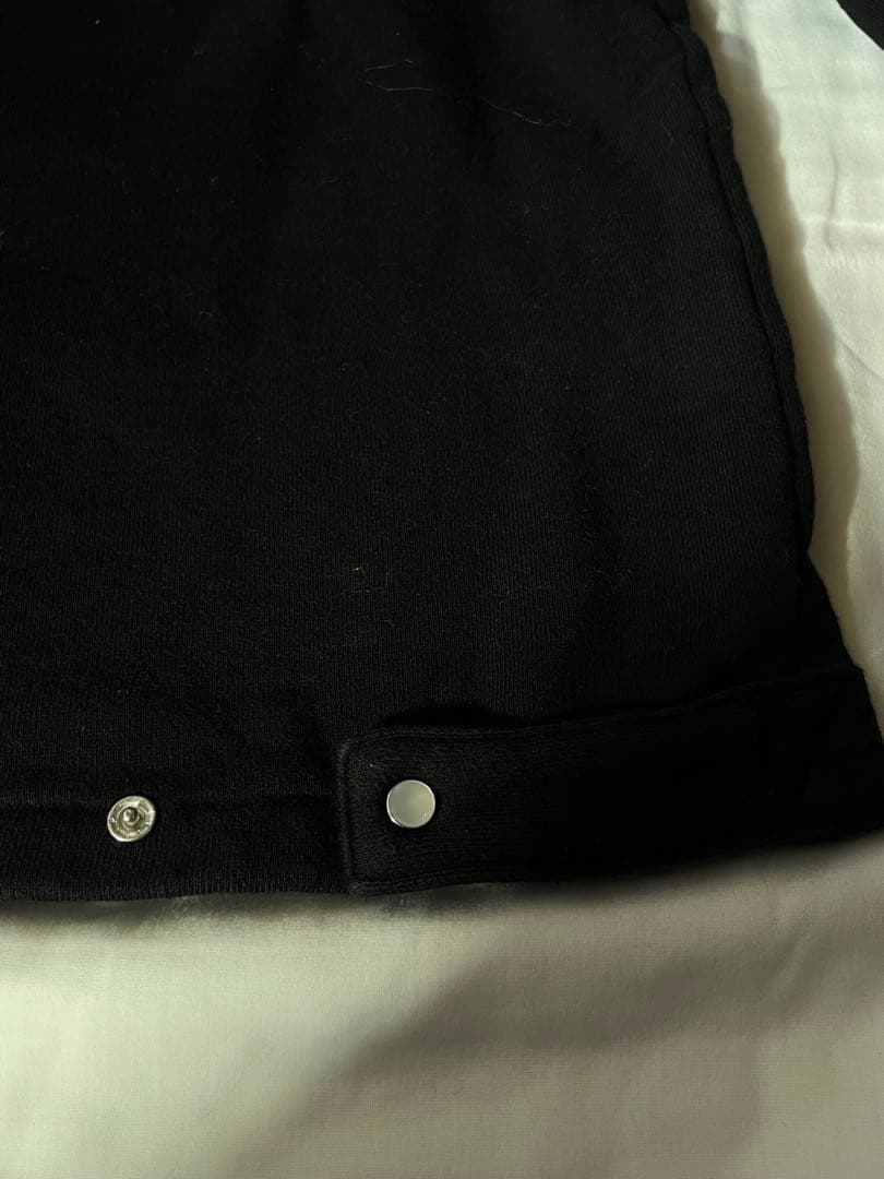 美品 アニエス・ベー ブラック ボタン付き クロップドカーディガン