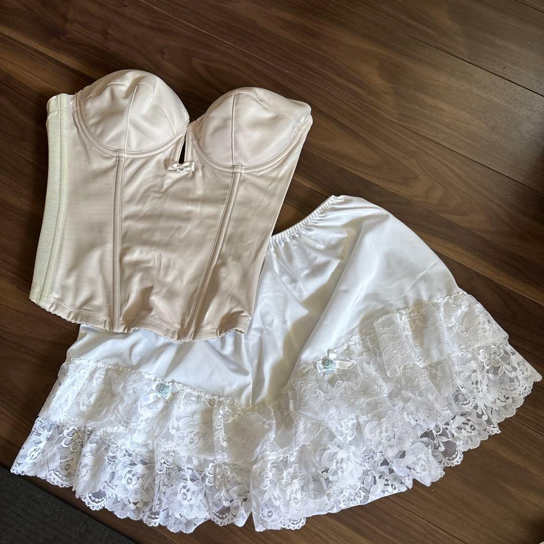 ブライダルブルーム ビスチェ（D70）/モカグレー。フレアパンツセット