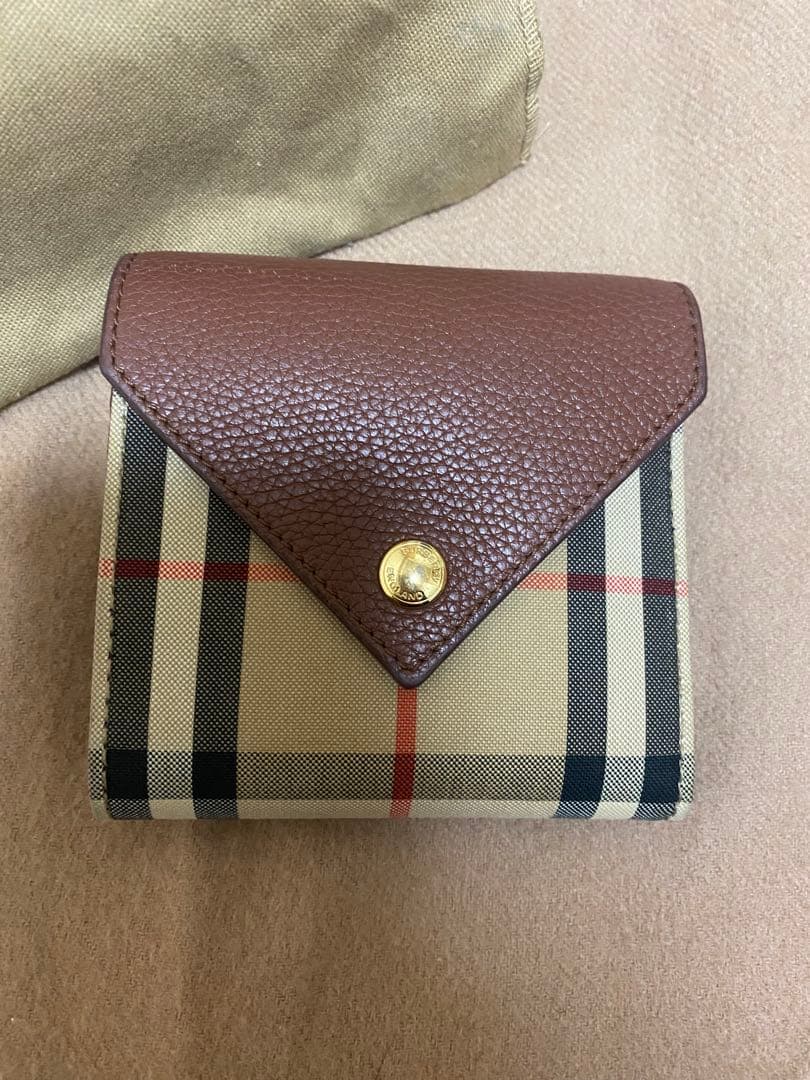Burberry チェック柄 二つ折り財布 - メルカリ