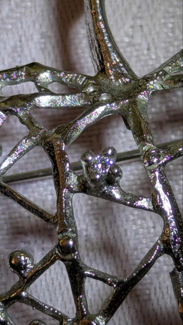 田崎真珠旧刻印ほおずき型透かしメレダイヤ入りデザインブローチ