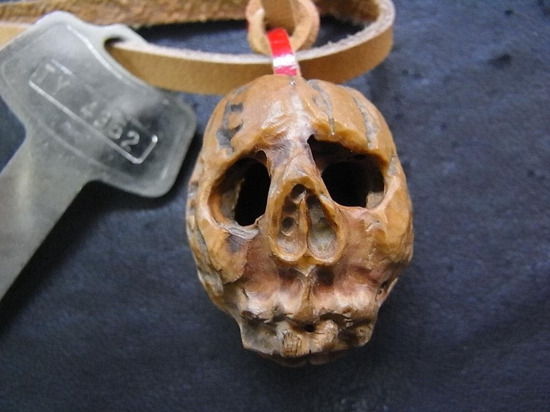 鬼胡桃 夫婦髑髏 根付 - メルカリ