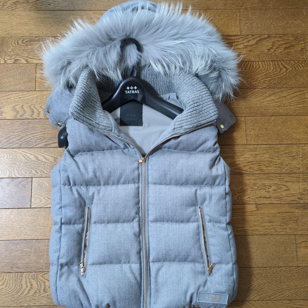 週末値下げ、TATRAS フード付きグレー ダウンベスト02 中古・古着通販】TATRAS (タトラス) SOVER ダウンベスト グレー サイズ