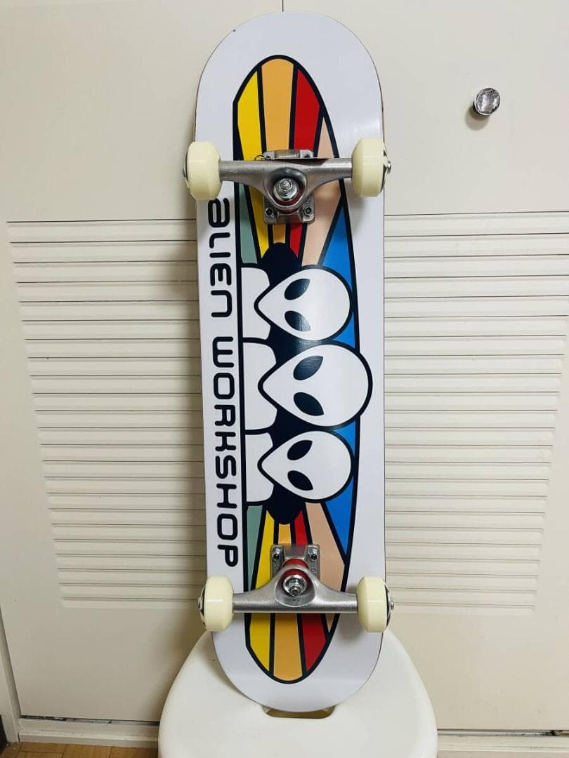 supreme Money Logo Skateboard 8.25 x 32