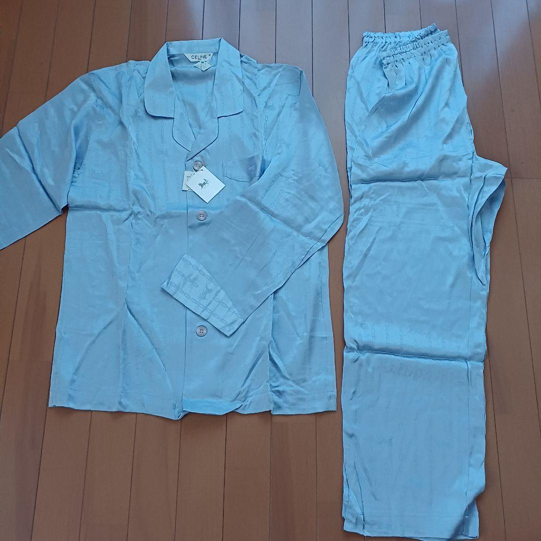 新品CELINEの定価5万円シルク100%パジャマ - メルカリ