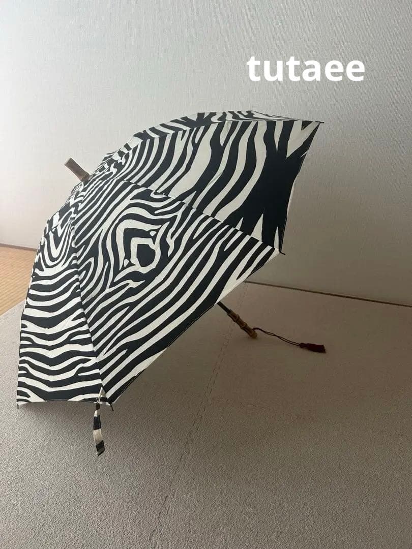 傳 tutaee(ツタエ)　ツタエノヒガサ　折り畳み日傘　***即購入可能*** 傳 tutaee - ツタエノヒガサ ウサギノタスキ - 折り畳み日傘 - 黒玉