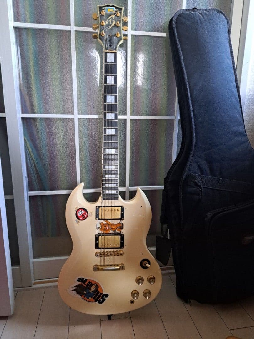 Bacchus　エレキギター　Fenderケース付き Bacchus エレキギター Fenderケース付き Bacchusバッカス ベースギター