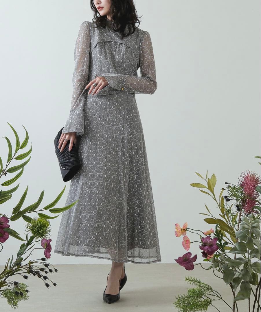 フリル付きグレーのマキシドレス - メルカリ