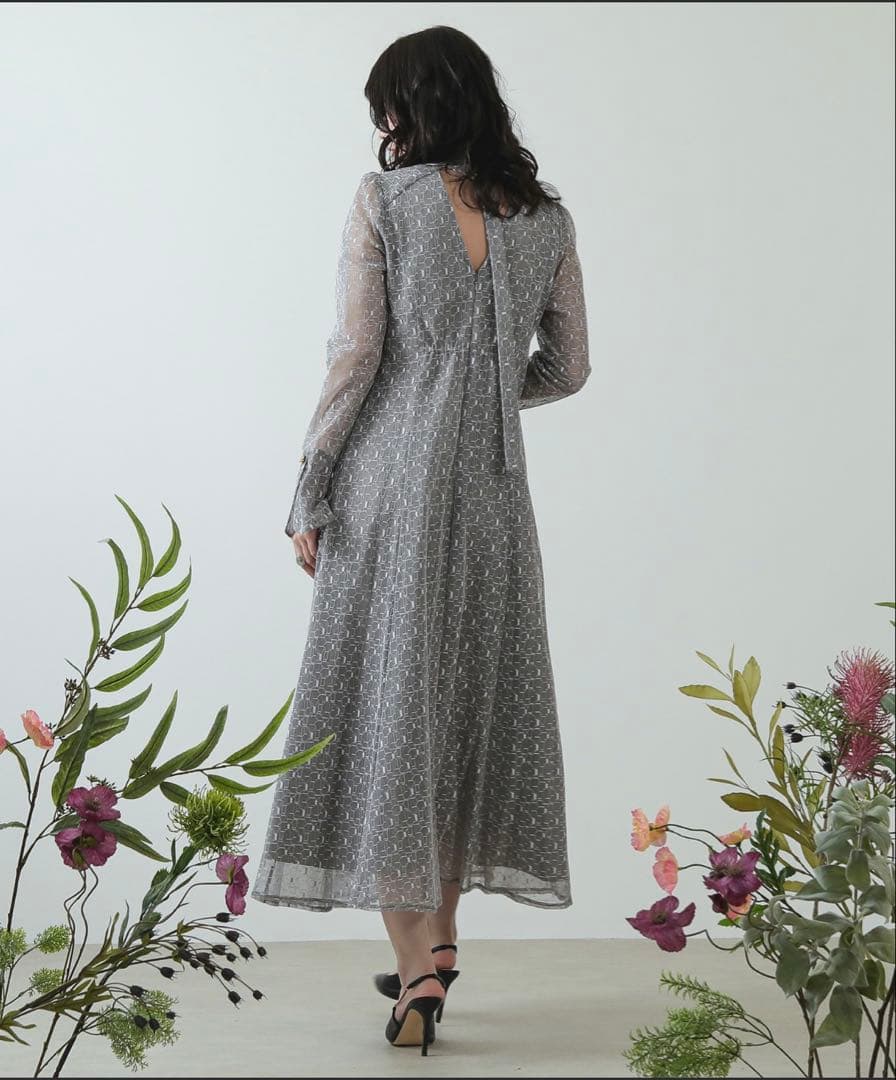 フリル付きグレーのマキシドレス - メルカリ