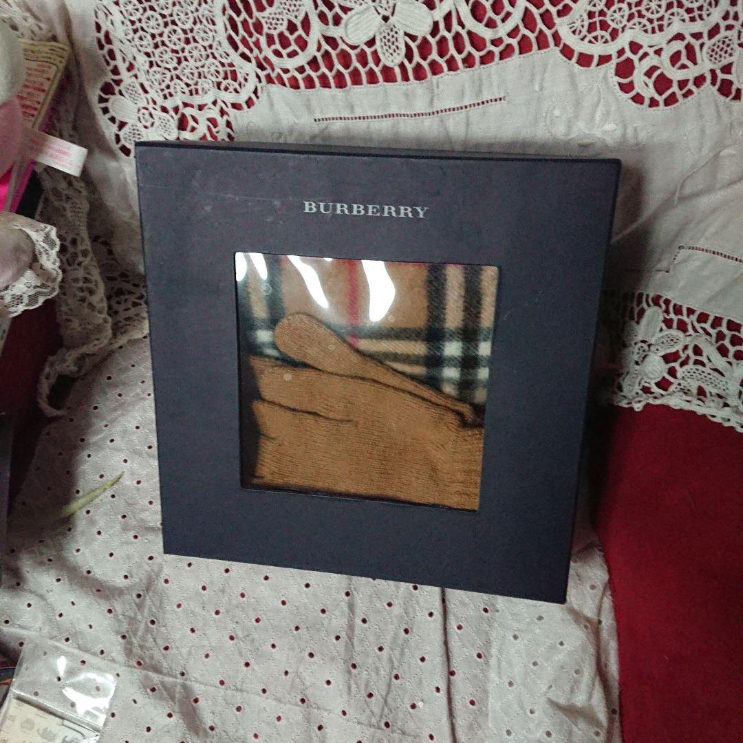 バーバリー チェックラムウール100% マフラーとグローブ タグつき バーバリー チェックラムウール100% マフラーとグローブ タグつき