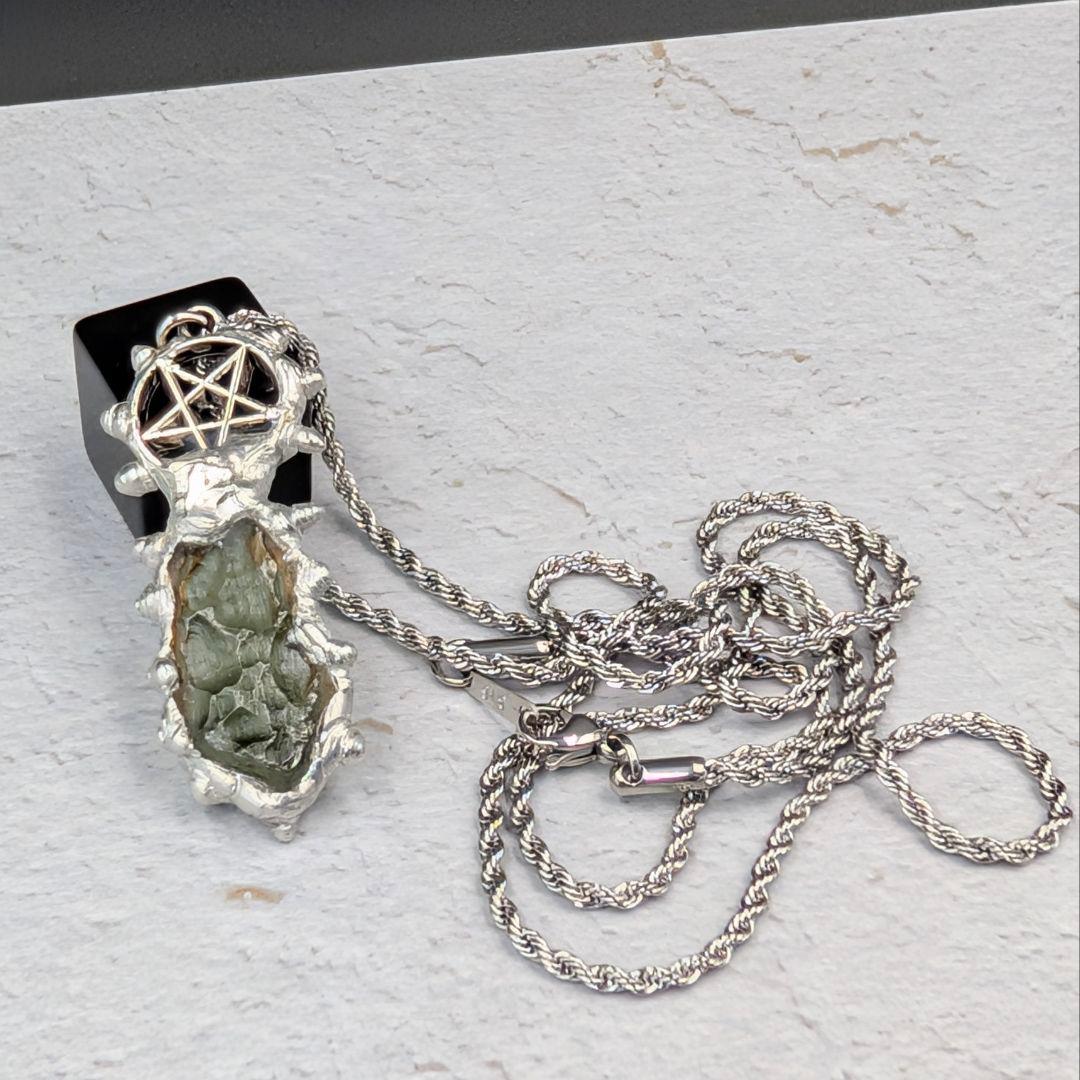 ご予約品《モルダバイト・アウロラ フリズスキャルヴ ―変容の聖座―》〜星の玻璃〜