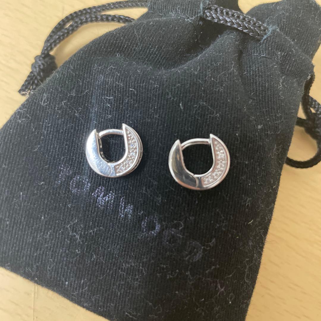 Tom Wood Nova Huggies ピアス スターリングシルバー Nova Huggies ピアス スターリングシルバー (Tom Wood/ピアス