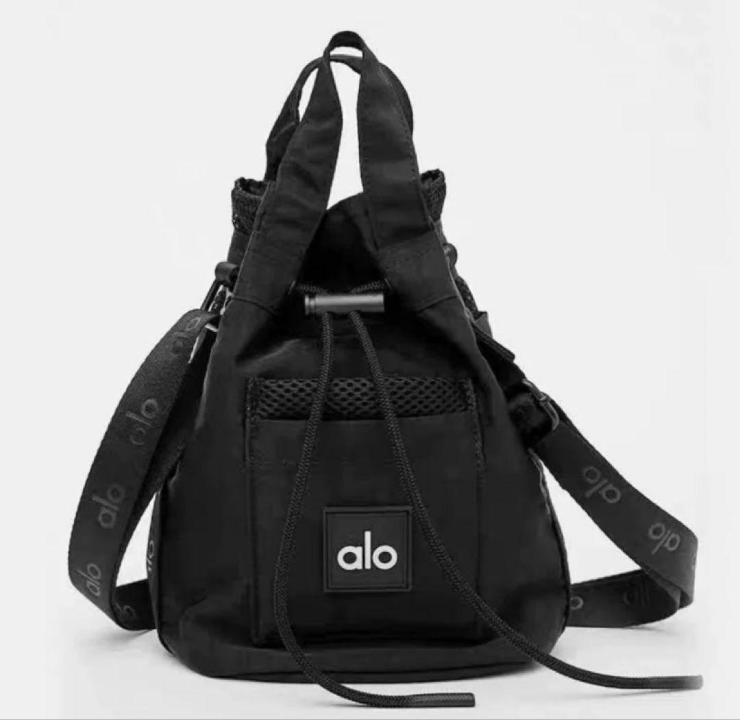 ALO Yoga クロスボディバケットバッグ ブラック - メルカリ